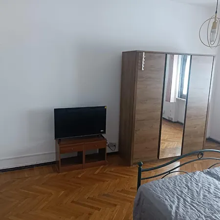 Grande Piazza Chanoux Аоста